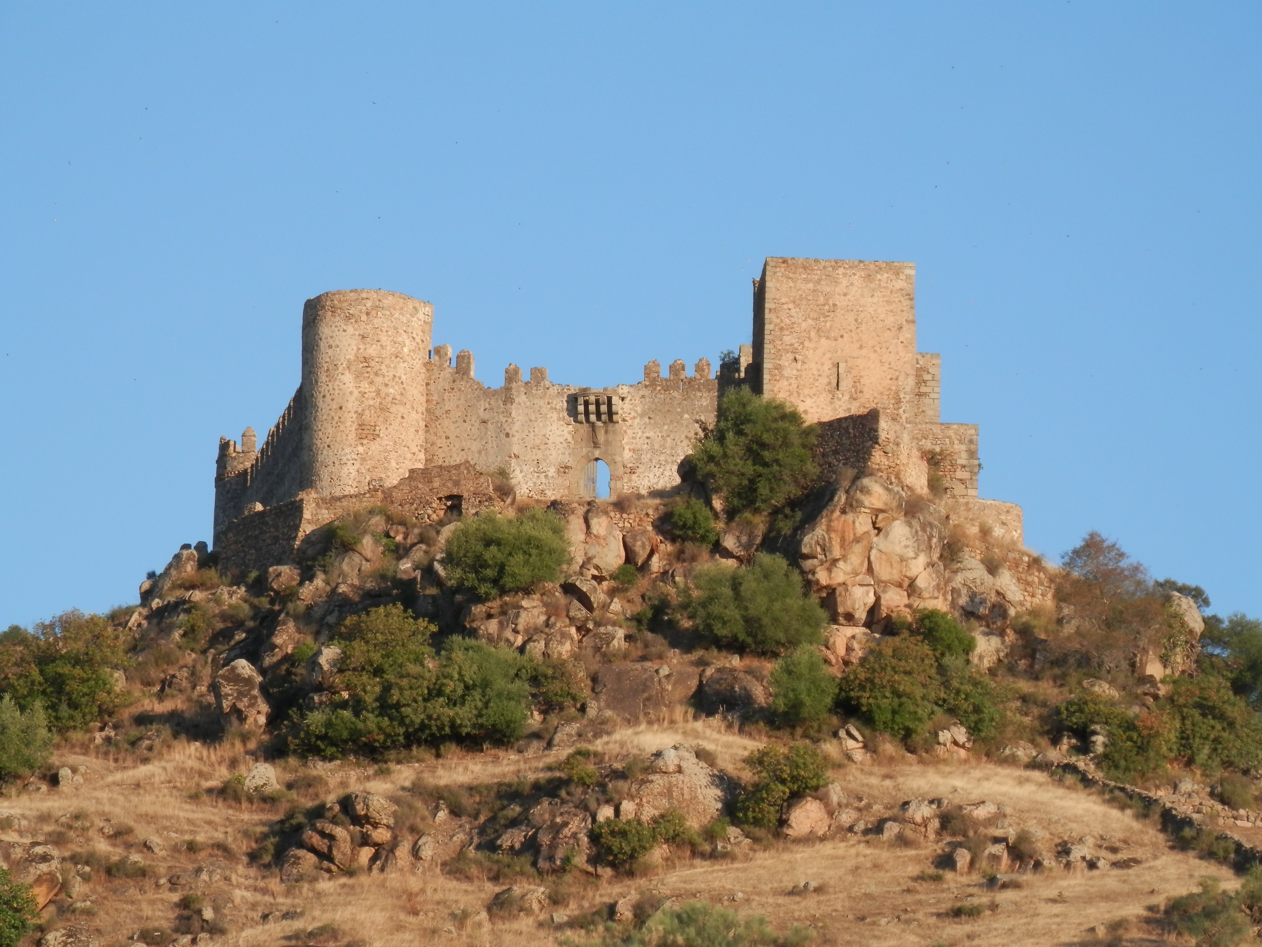 Vista principal de Castillo de Burguillos del Cerro